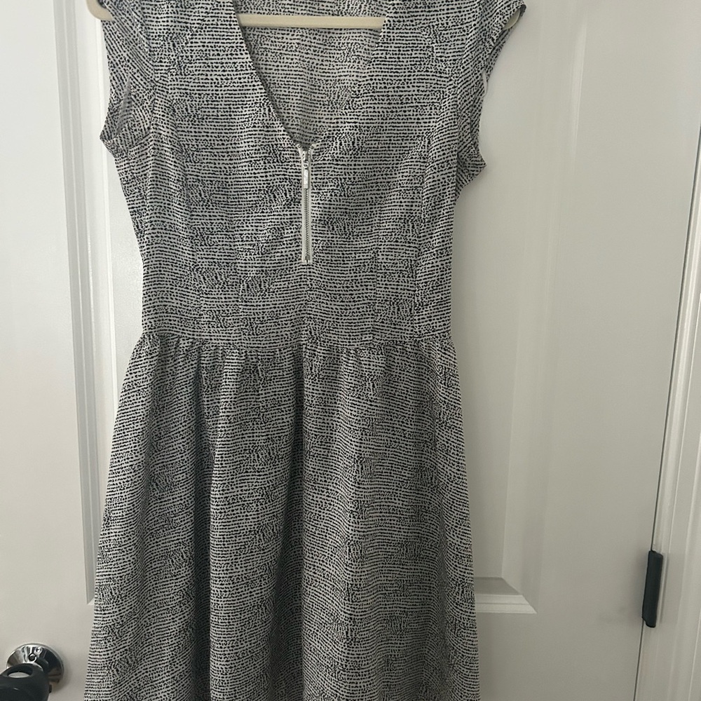 H&M Black & White Printed Fit & Flare Dress – Size 6 (EU 36)